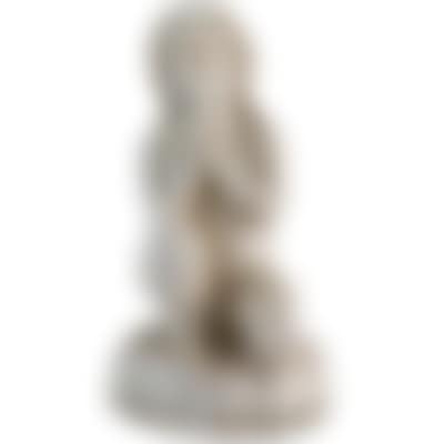 Kneeling girl, praying (preview)