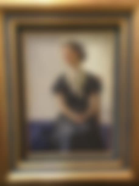Woman sitting (preview)