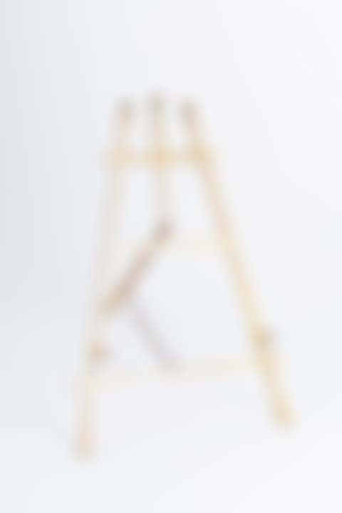 A brass easel (preview)