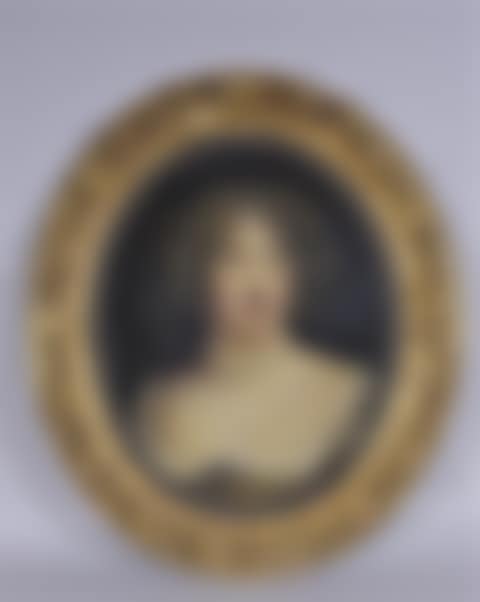 Portrait of a woman with a pearl necklace and ringlets (preview)