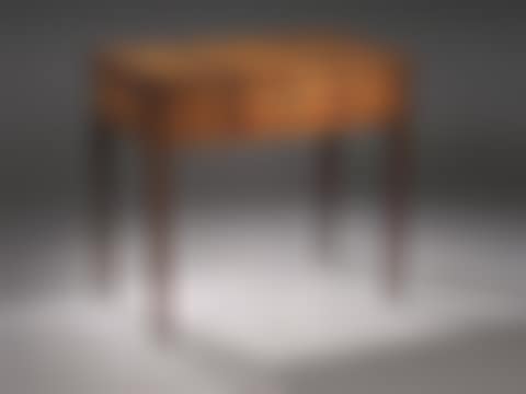 Walnut veneer dressing table with three-part opening top. (preview)