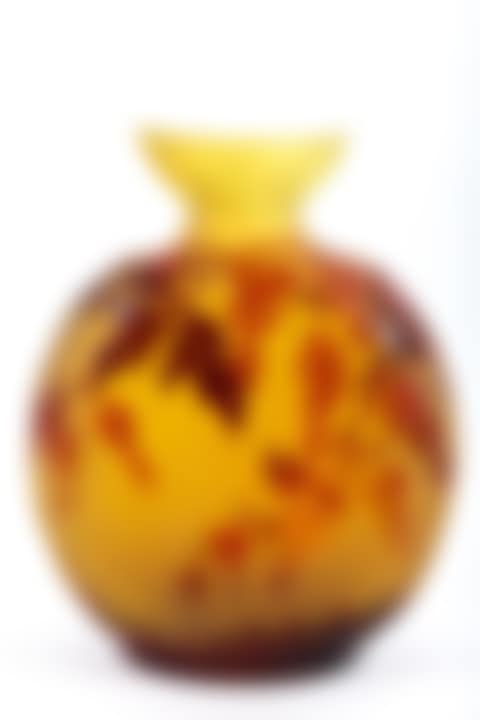 BLEEDING-HEART DECORATED CAMEO GLASS BALLOON-FORM VASE (preview)