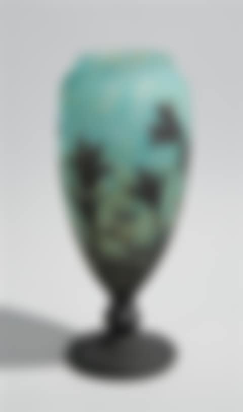 CAMEO GLASS TULIP VASE (preview)