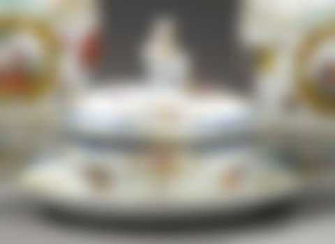 Small oval covered terrine and its oval tray with contoured edge (preview)