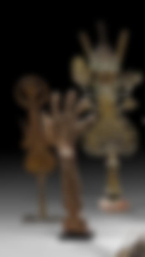 Lot of three objects: two metal shaft tops depicting Fatma hands (North Africa) and a wooden sculpture of undetermined origin depicting a hand (preview)