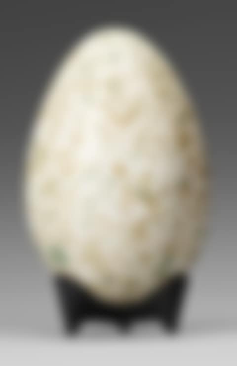 Sculpture in the form of an egg (preview)