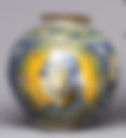 Mug Faience; An 18th century Italian urn (preview)