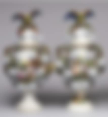 A pair of late 19th century urns and cover (preview)