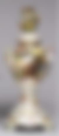 Urn with lid on plinth Porcelain (preview)