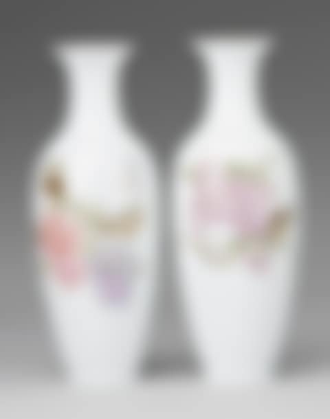 A pair of famille rose vases (preview)