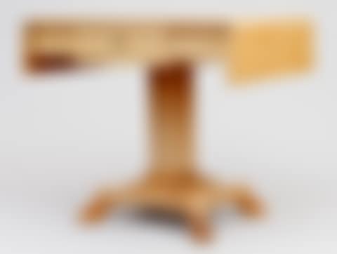 Folding table (preview)