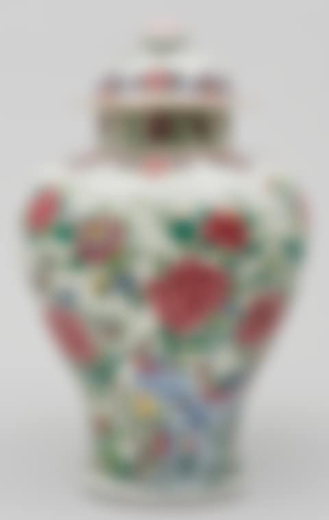 Urn with lid (preview)