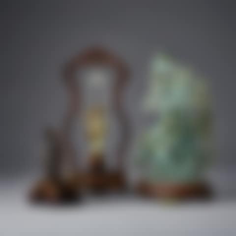 Urns with lids and small sculptures (preview)