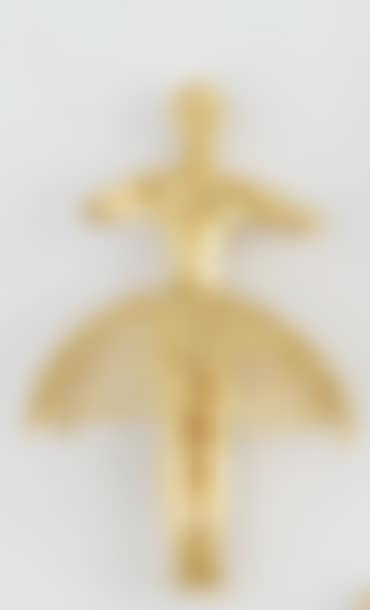 Ménine Gold brooch, representing a little woman with an openwork petticoat (preview)