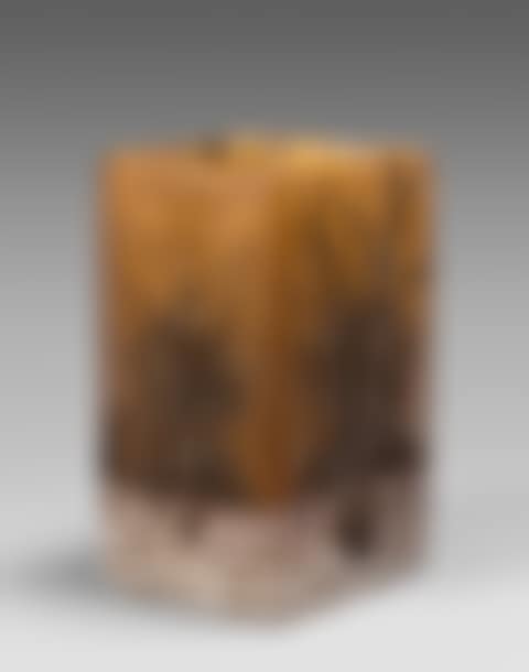 Vase in the shape of diamond (preview)