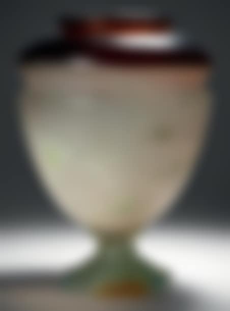 Baluster vase on pedestal (preview)