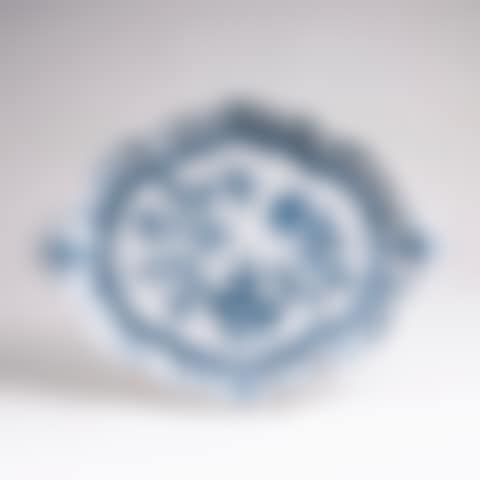Tray in early "onion pattern" decor (preview)