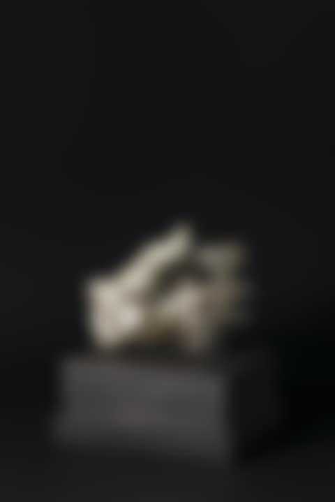 Epstein"s Left hand (preview)