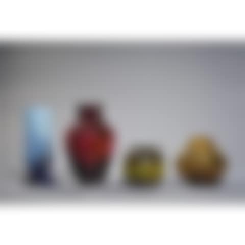Cylindrical vase on pedestal (preview)