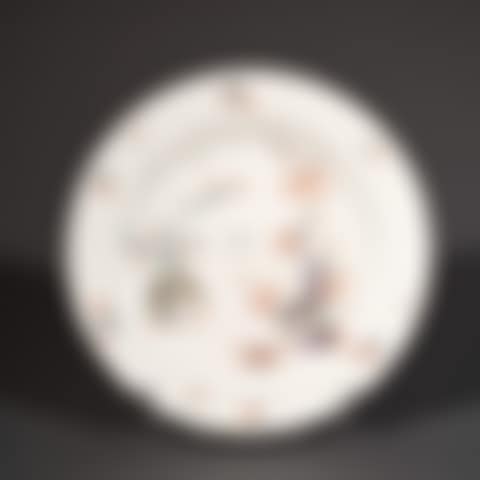 Plate with smooth edge, polychrome and gold decoration called “yellow tiger kakiemon” (preview)
