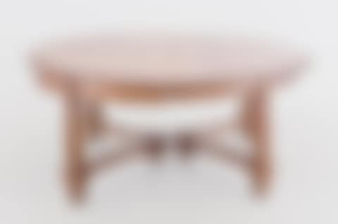 An oak dining table (preview)