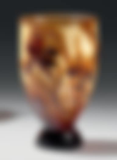 Conical vase on heel (preview)