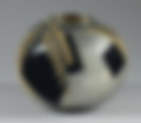 Vase with spherical body in pewter dinanderie entirely hammered with large facets (preview)