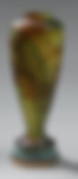 Large baluster vase on pedestal (preview)