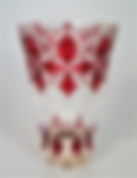 Small cut crystal vase with diamond decoration in red (preview)