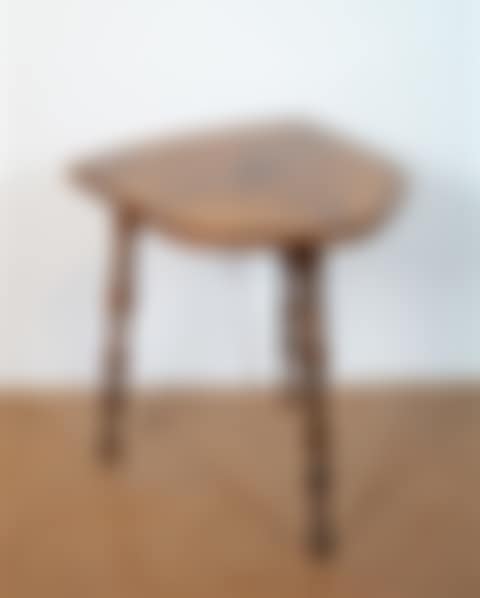 Shaped pedestal table in marquetry decorated with iris (preview)