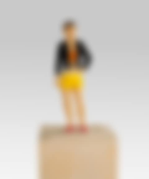 Frau in gelben Shorts (preview)