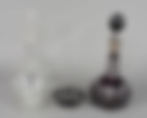 Glass lot consisting of two bottles and basket (preview)