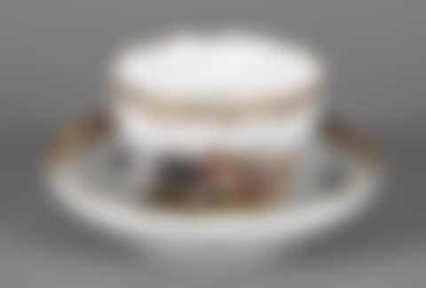 polychrome porcelain cup decorated with floral motifs and figures of roosters (preview)