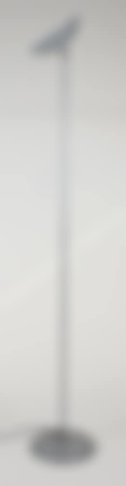 Metal floor lamp with adjustable diffuser (preview)