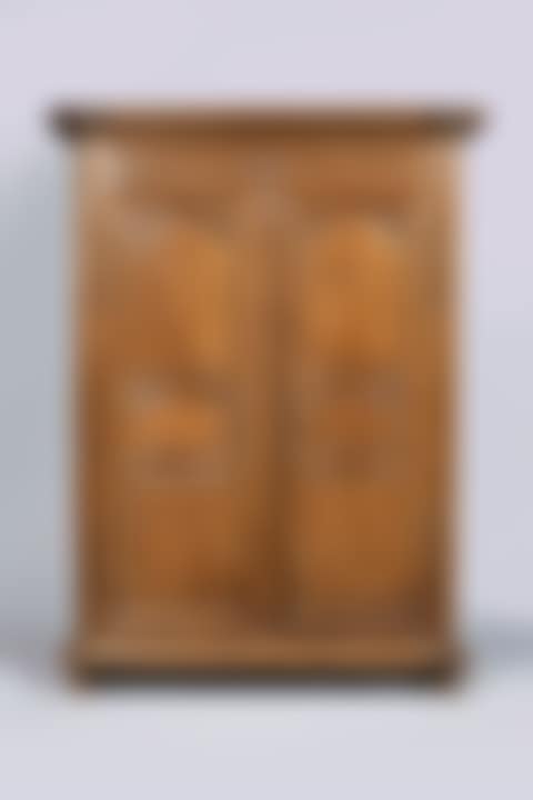 Large molded oak wardrobe (preview)