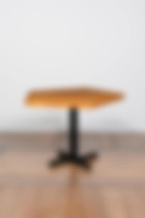 Table pentagonale (preview)