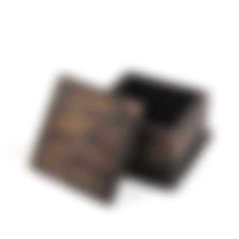 A Vintage wood casket with a ‘KL" (preview)