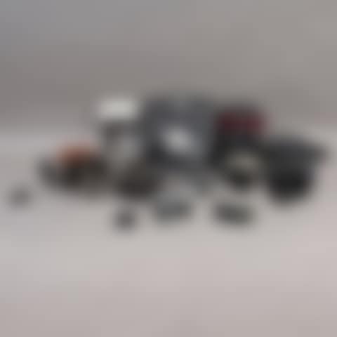LOT OF CAMERAS AND PHOTOGRAPHIC EQUIPMENT (preview)