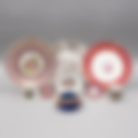 LOT OF DECORATIVE ITEMS. (preview)