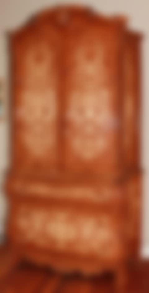 ITALIAN MARQUETRY WALNUT AND FRUITWOOD WARDROBE (preview)