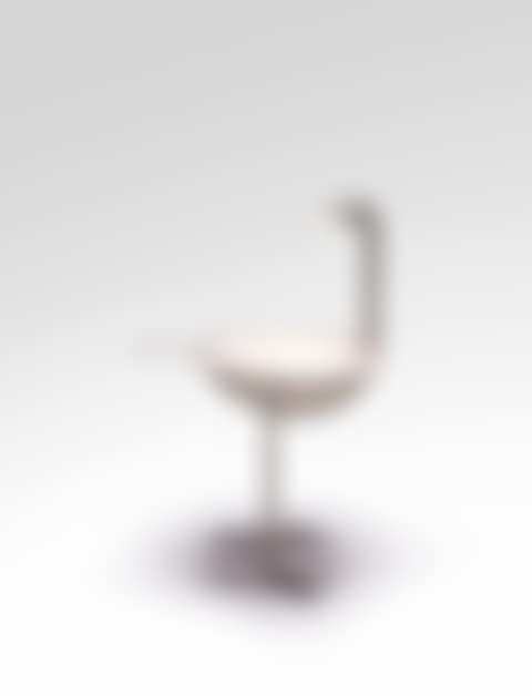 Oiseau d"argent éclairant une table (preview)