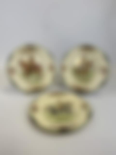 Set of three collector"s plates decorated with riders in the style of the 18th century (preview)