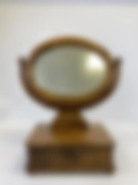 Oval table mirror (preview)