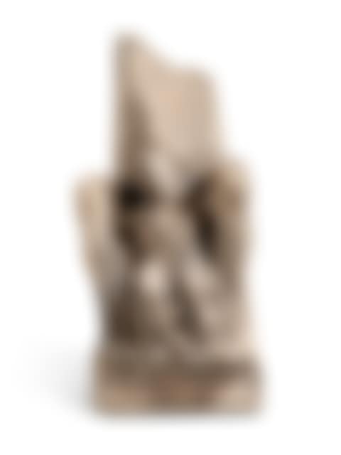 A smiling female figure between the legs of a gargoyle (preview)