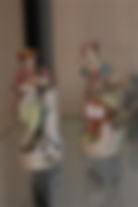 Pair of porcelain figures (preview)