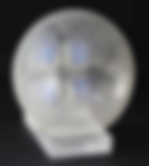 A René Lalique Coquille pattern opalescent glass bowl (preview)