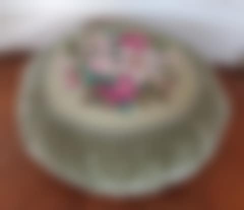 Green velvet and tapestry pouf (preview)