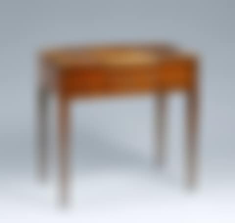 DRESSING TABLE (preview)